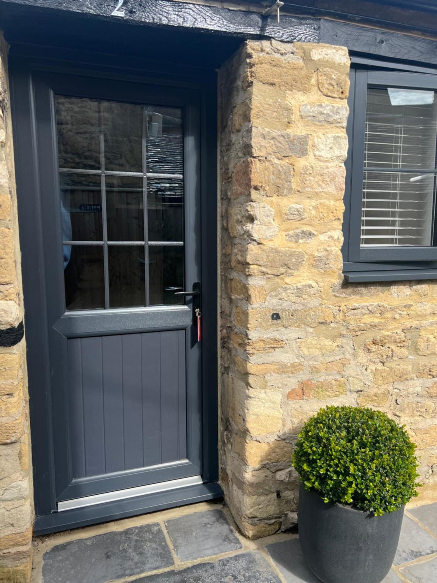 Priory Tearooms Burford With Rooms Εξωτερικό φωτογραφία