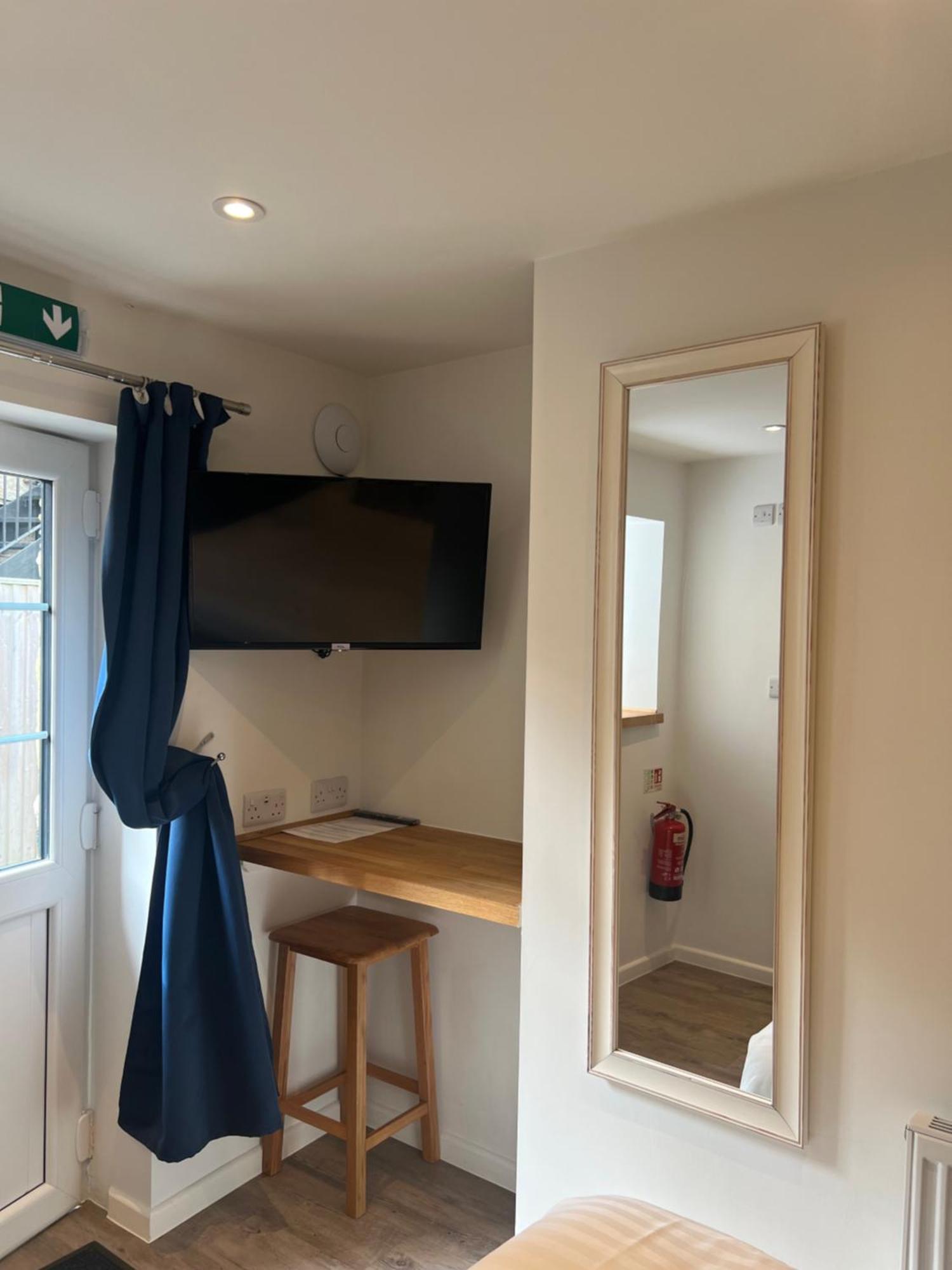 Priory Tearooms Burford With Rooms Εξωτερικό φωτογραφία